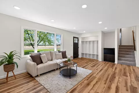 Living - 2430 Myers Rd, Springfield, OH 45502 photo 3 of 3