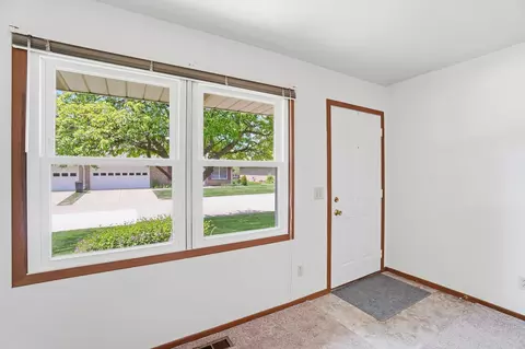 Entry Way - 4898 E Brannan Dr, Springfield, OH 45502 photo 1 of 3