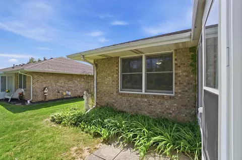 Exterior - 4898 E Brannan Dr, Springfield, OH 45502 photo 10 of 13