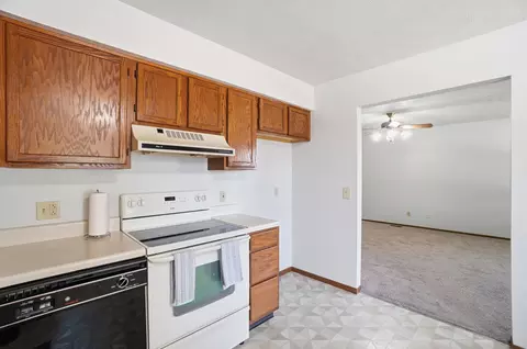 Kitchen - 4898 E Brannan Dr, Springfield, OH 45502 photo 4 of 4