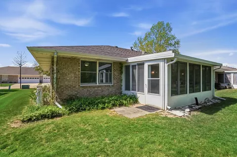 Exterior - 4898 E Brannan Dr, Springfield, OH 45502 photo 9 of 13