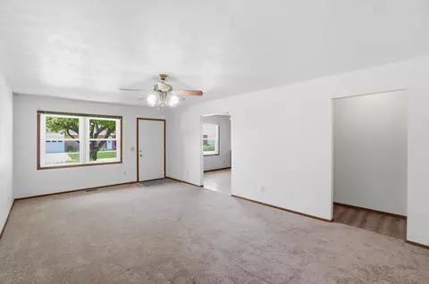 Living - 4898 E Brannan Dr, Springfield, OH 45502 photo 2 of 4