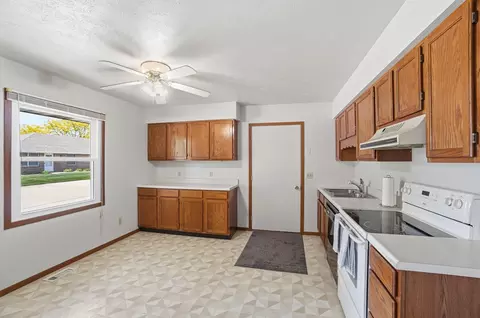 Kitchen - 4898 E Brannan Dr, Springfield, OH 45502 photo 1 of 4