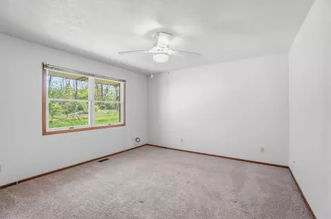 Bedroom - 4898 E Brannan Dr, Springfield, OH 45502 photo 3 of 4