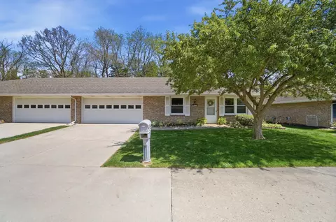 Exterior - 4898 E Brannan Dr, Springfield, OH 45502 photo 4 of 13