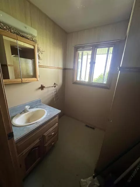 Bath - 17300 Lock Two Rd, Botkins, OH 45306 photo 1 of 11