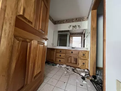 Bath - 17300 Lock Two Rd, Botkins, OH 45306 photo 7 of 11