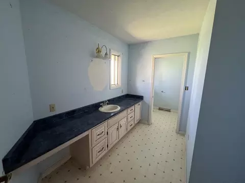 Bath - 17300 Lock Two Rd, Botkins, OH 45306 photo 3 of 11
