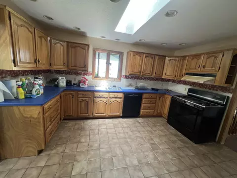 Kitchen - 17300 Lock Two Rd, Botkins, OH 45306 photo 2 of 4