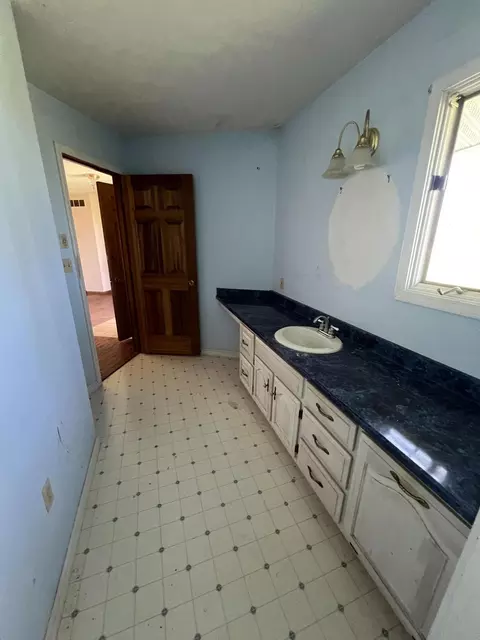 Bath - 17300 Lock Two Rd, Botkins, OH 45306 photo 6 of 11