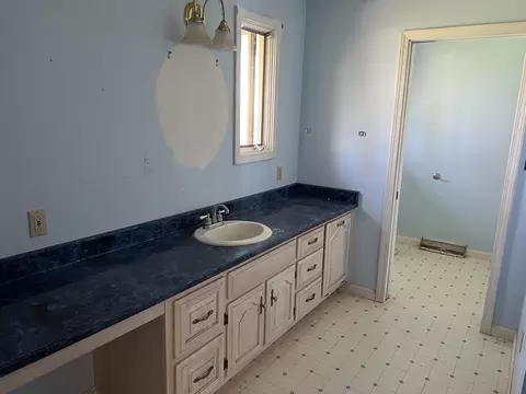 Bath - 17300 Lock Two Rd, Botkins, OH 45306 photo 4 of 11