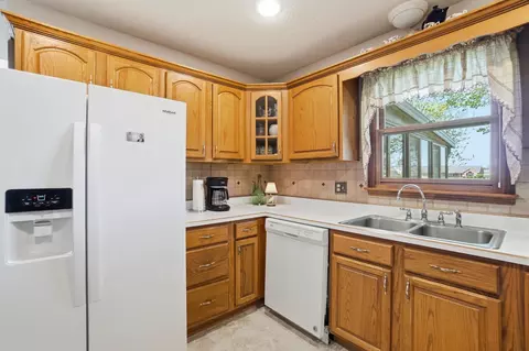 Kitchen - 1738 Berwick Dr, Springfield, OH 45503 photo 3 of 5
