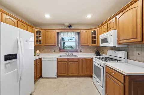 Kitchen - 1738 Berwick Dr, Springfield, OH 45503 photo 1 of 5