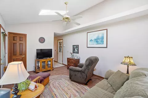 Living - 1738 Berwick Dr, Springfield, OH 45503 photo 2 of 4