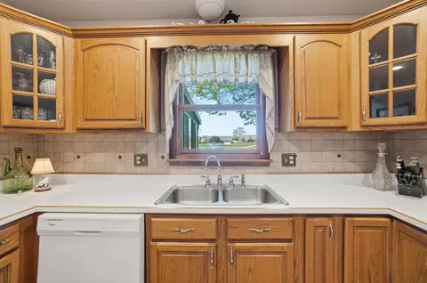 Kitchen - 1738 Berwick Dr, Springfield, OH 45503 photo 4 of 5