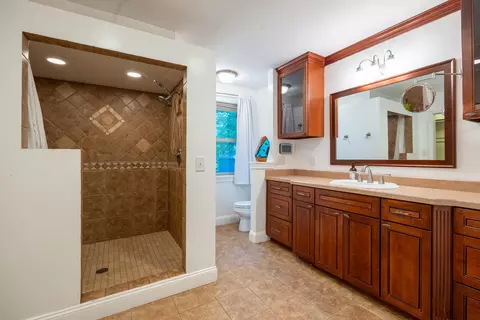 Bath - 2471 Beechknoll Ct, Centerville, OH 45458 photo 2 of 2