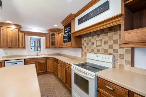 Kitchen - 2471 Beechknoll Ct, Centerville, OH 45458 photo 2 of 3