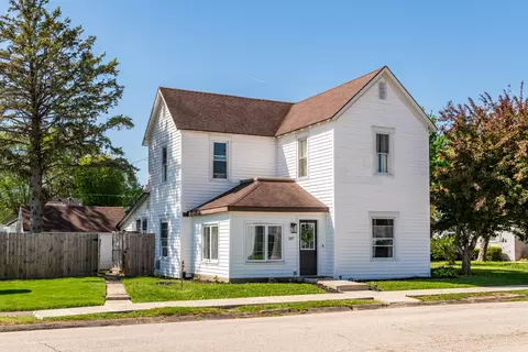 207 W North St, West Manchester, OH 45382