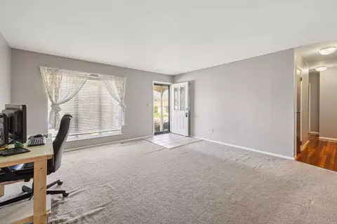 Living - 1405 Providence Ave, Springfield, OH 45503 photo 1 of 4