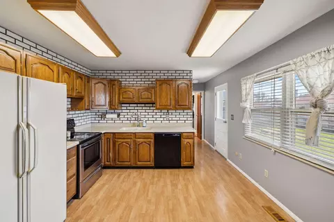 Kitchen - 1405 Providence Ave, Springfield, OH 45503 photo 2 of 2