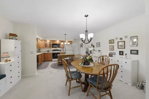 Dining - 837 Santa Monica Ave, Springfield, OH 45503 photo 1 of 2
