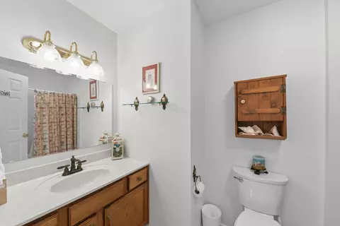 Bath - 837 Santa Monica Ave, Springfield, OH 45503 photo 4 of 6