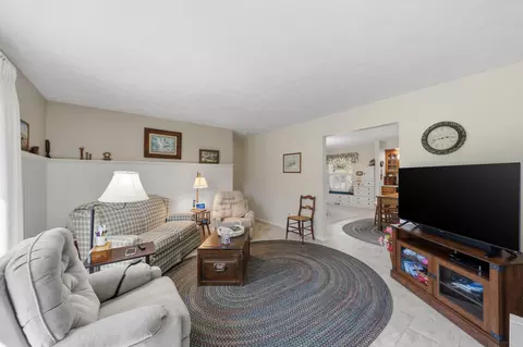 Living - 837 Santa Monica Ave, Springfield, OH 45503 photo 5 of 5