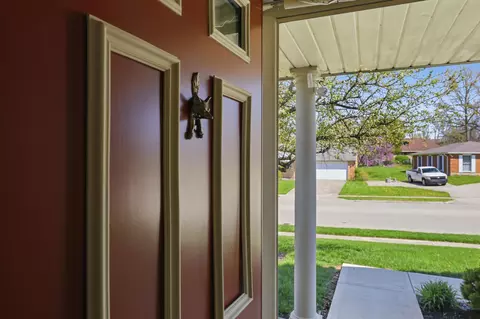 Entry Way - 837 Santa Monica Ave, Springfield, OH 45503 photo 1 of 4