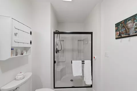 Bath - 837 Santa Monica Ave, Springfield, OH 45503 photo 2 of 6