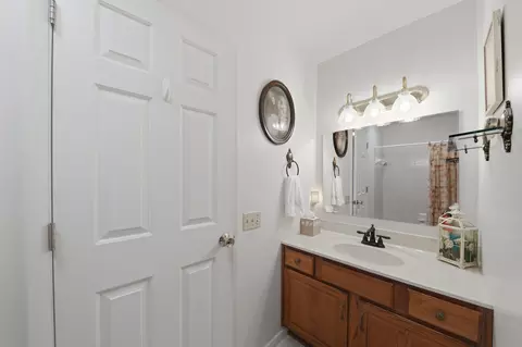 Bath - 837 Santa Monica Ave, Springfield, OH 45503 photo 6 of 6