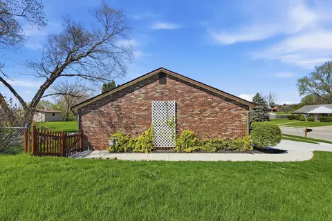 Exterior - 837 Santa Monica Ave, Springfield, OH 45503 photo 13 of 15