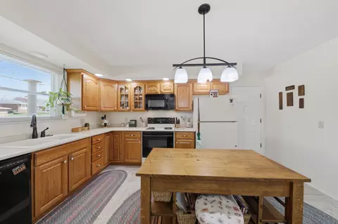Kitchen - 837 Santa Monica Ave, Springfield, OH 45503 photo 2 of 4