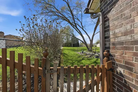 Exterior - 837 Santa Monica Ave, Springfield, OH 45503 photo 12 of 15