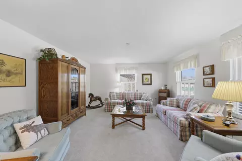 Living - 837 Santa Monica Ave, Springfield, OH 45503 photo 2 of 5