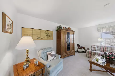 Living - 837 Santa Monica Ave, Springfield, OH 45503 photo 3 of 5