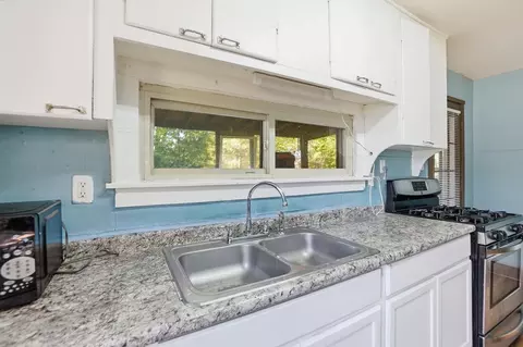 Kitchen - 505 Highview Ave, Springfield, OH 45505 photo 3 of 3