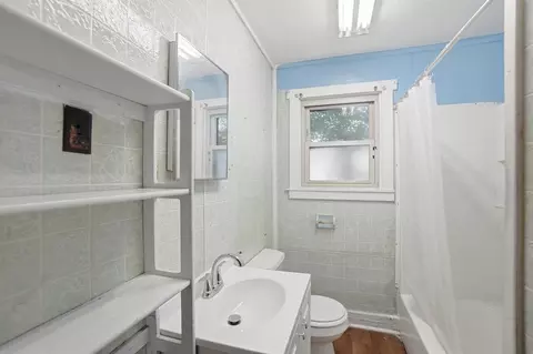 Bath - 505 Highview Ave, Springfield, OH 45505 photo 1 of 1