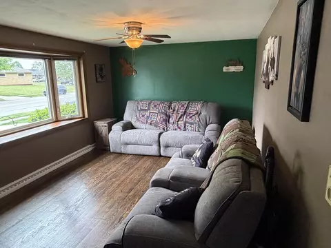 Living - 5145 W Ridgewood Rd, Springfield, OH 45503 photo 1 of 2