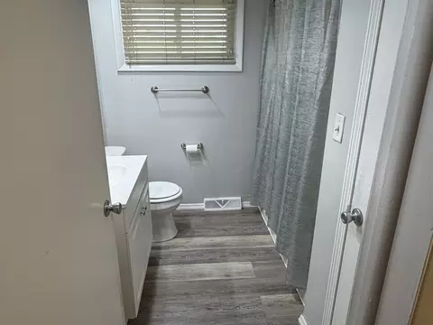 Bath - 5145 W Ridgewood Rd, Springfield, OH 45503 photo 1 of 2