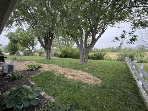 Exterior - 5145 W Ridgewood Rd, Springfield, OH 45503 photo 6 of 6
