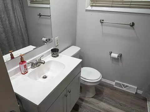 Bath - 5145 W Ridgewood Rd, Springfield, OH 45503 photo 2 of 2