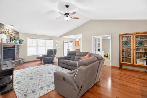 Living - 570 E Hoewisher Rd, Sidney, OH 45365 photo 3 of 4