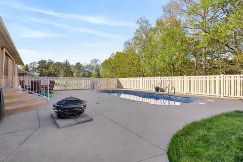 Exterior - 570 E Hoewisher Rd, Sidney, OH 45365 photo 4 of 8