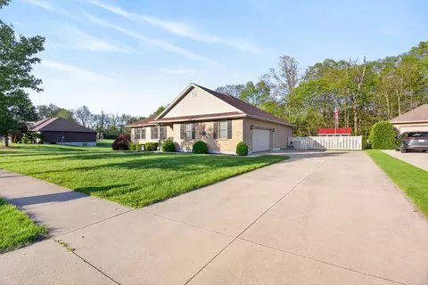Exterior - 570 E Hoewisher Rd, Sidney, OH 45365 photo 8 of 8