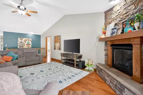 Living - 570 E Hoewisher Rd, Sidney, OH 45365 photo 1 of 4