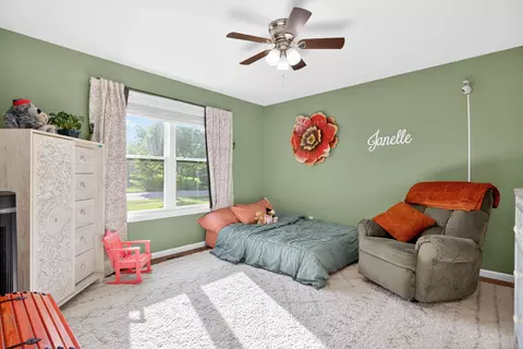 Bedroom - 570 E Hoewisher Rd, Sidney, OH 45365 photo 4 of 7