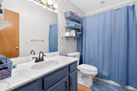 Bath - 570 E Hoewisher Rd, Sidney, OH 45365 photo 1 of 5