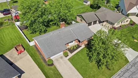 833 Glyncrest Dr, Wapakoneta, OH 45895