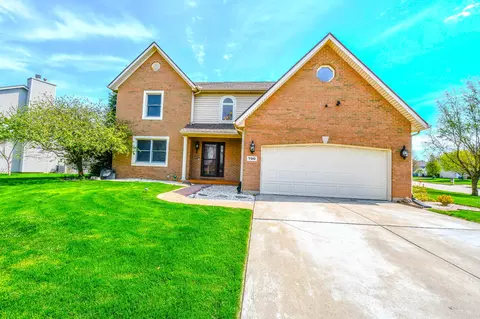 790 Chaucer Ln, Tipp City, OH 45371