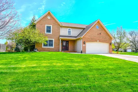 790 Chaucer Ln, Tipp City, OH 45371